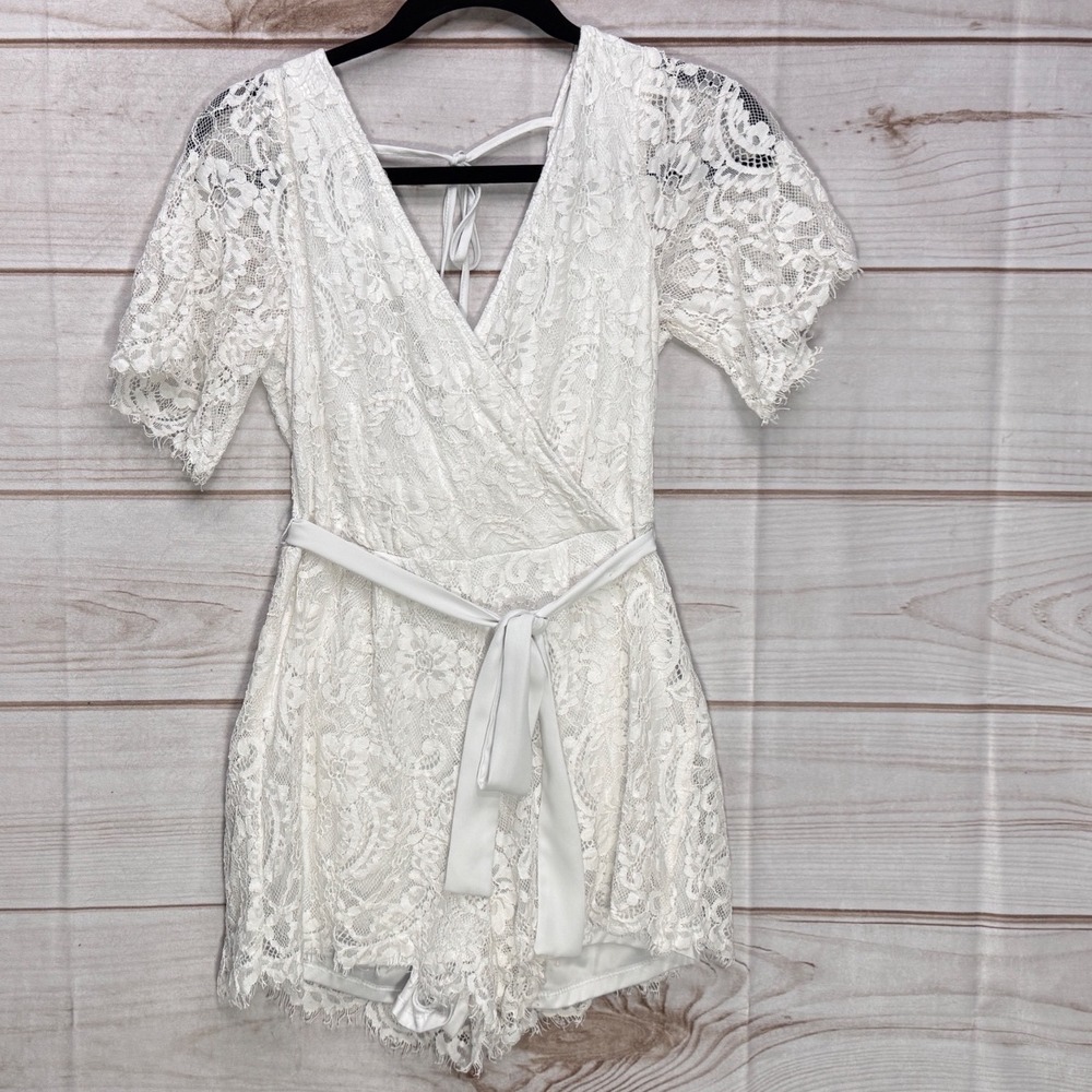 Blue Rain Romper Womens Medium White Excellent Floral Lace Surplice V-Neck